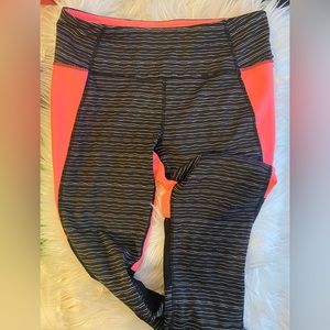 ✨90 degree by Reflex pink and gray✨size M work out capri pants